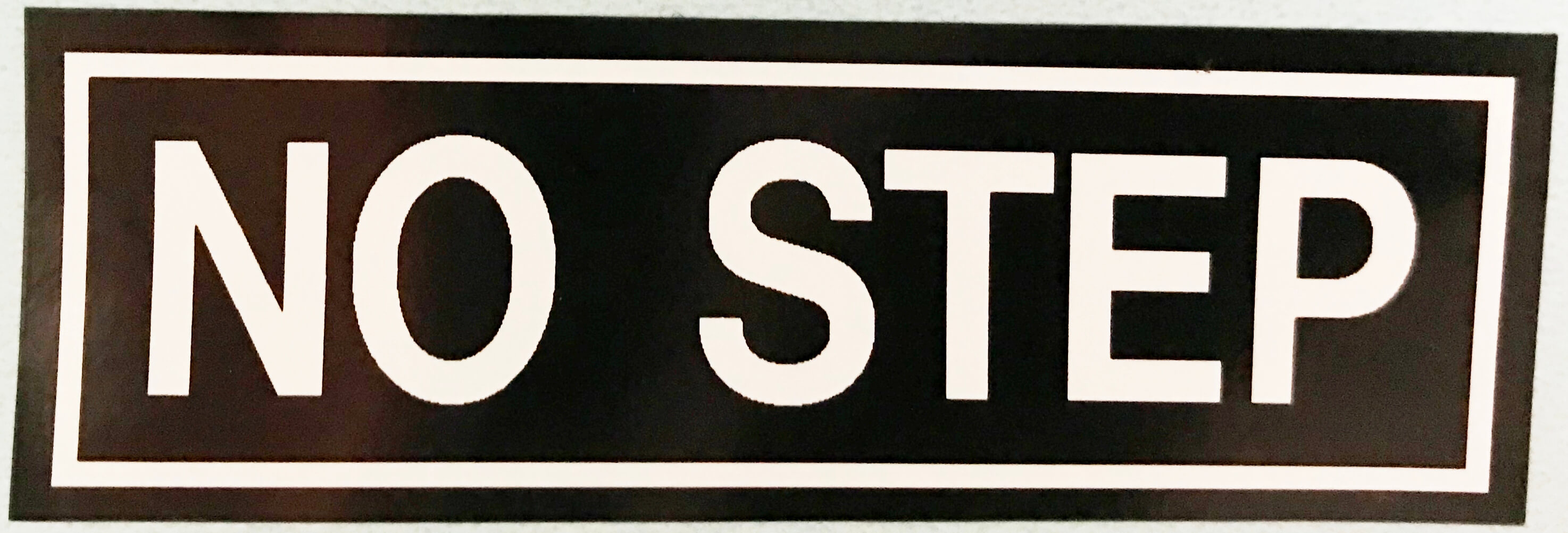 『NO STEP』プラカード
