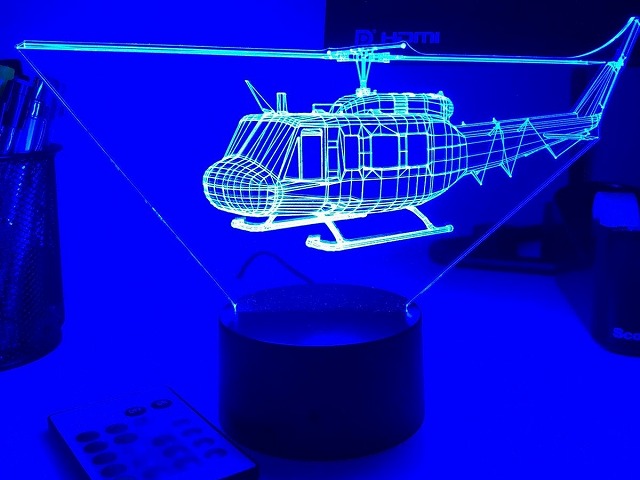 【UH1 Huey 3D Aircraft Lamp】 カラーチェンジ イリュージョン ライト 16色 ヘリコプター
