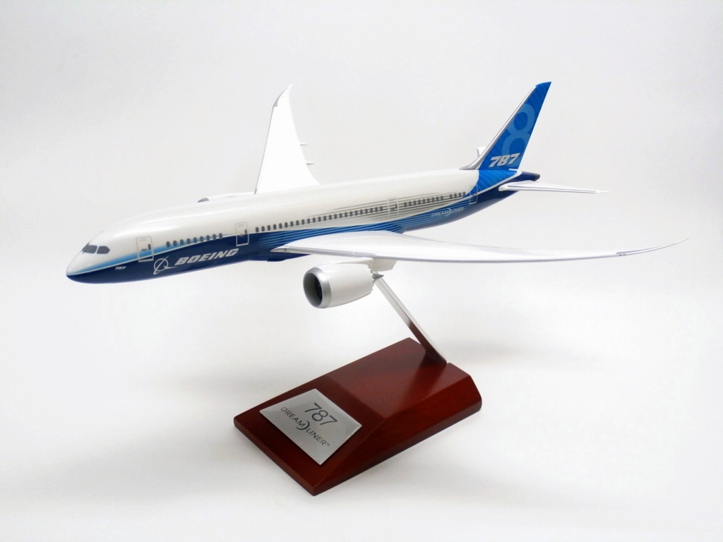 【BOEING】 ボーイング 787-8 Dreamliner プラスチック モデル (1/200)