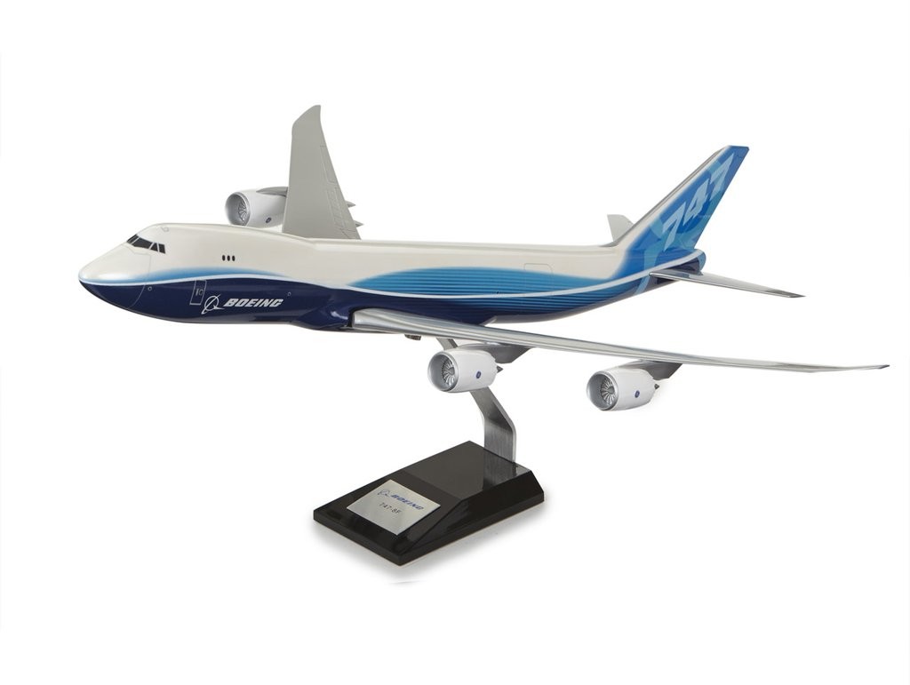 【BOEING】　ボーイング 747-8 Freighter プラスチック モデル 1/144