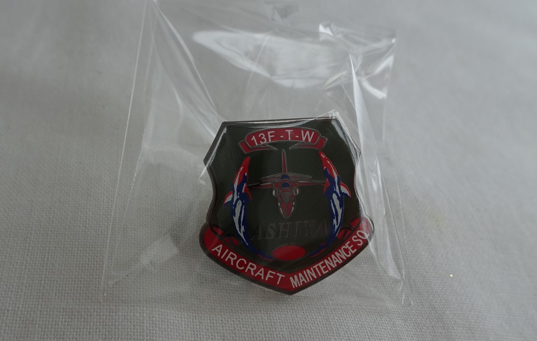 13F-T-W AIRCRAFT MAINTENANCE SQ ピンバッチ